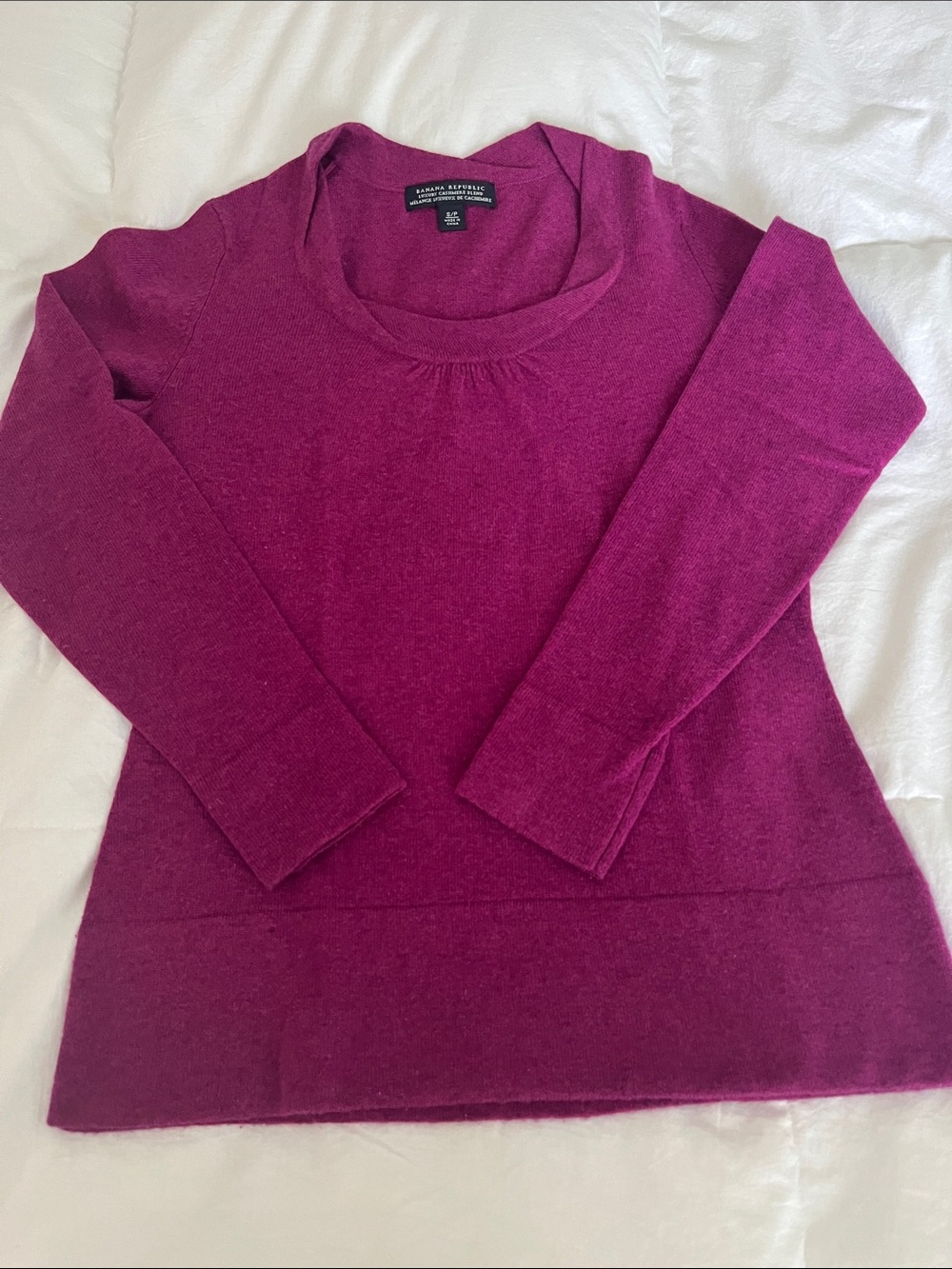 Banana Republic Women's Cashmere Blend Magenta Long Sleeve Scoop Neck Sweater S